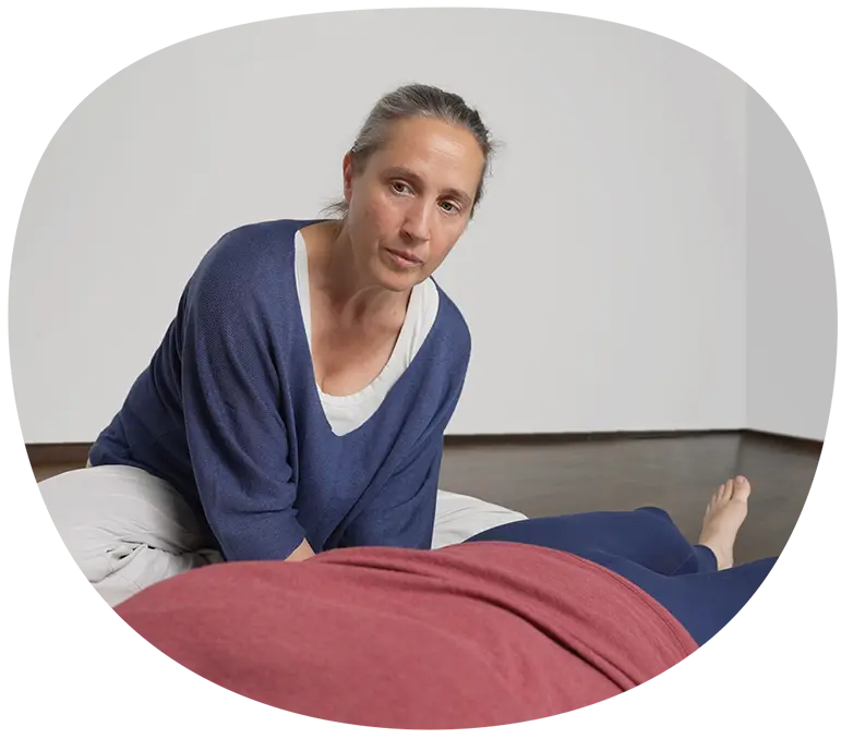 Helene Roitinger bei der Eutonie-Arbeit Helene Roitinger bei der Eutonie-Arbeit